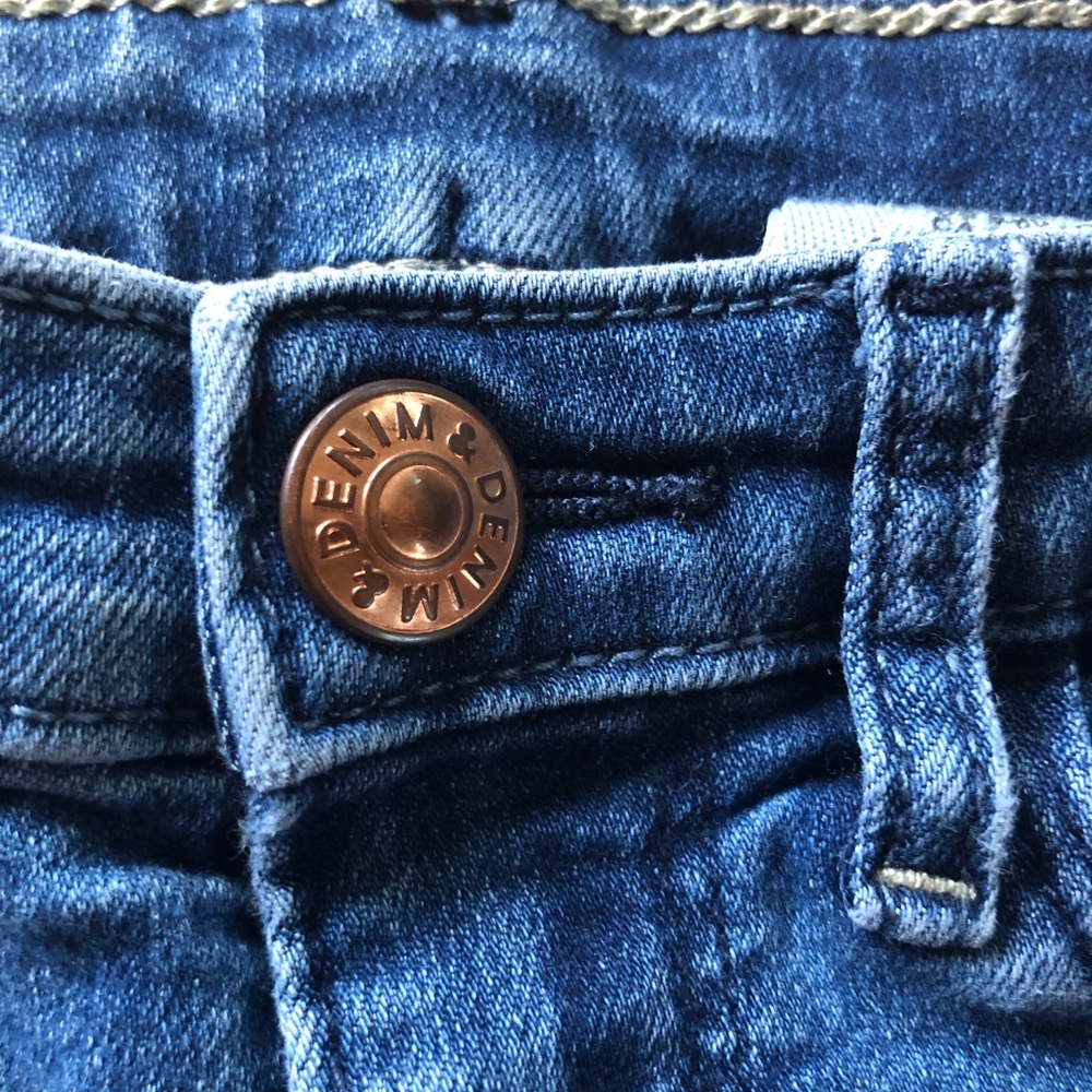Girls skinny jeans. Size 5–6.